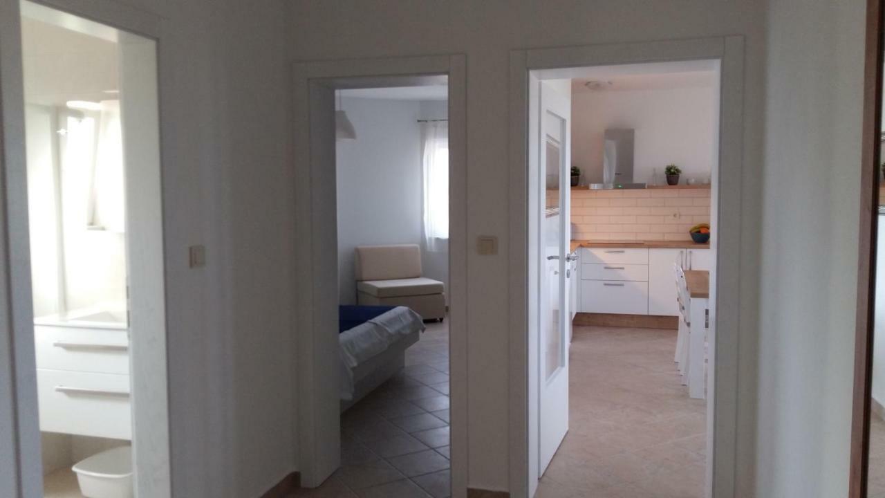 Haus Mit Meerblick Lopar Exterior photo